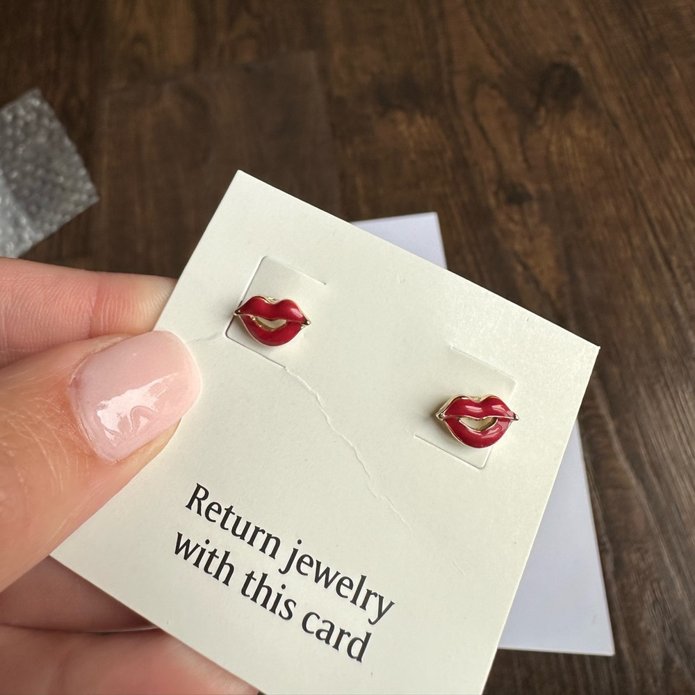 Lips lipstick kiss earrings